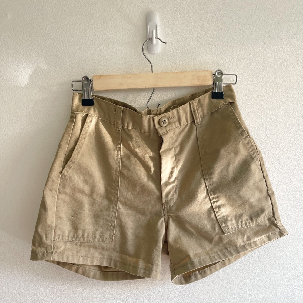 VINTAGE high waisted tan khaki shorts